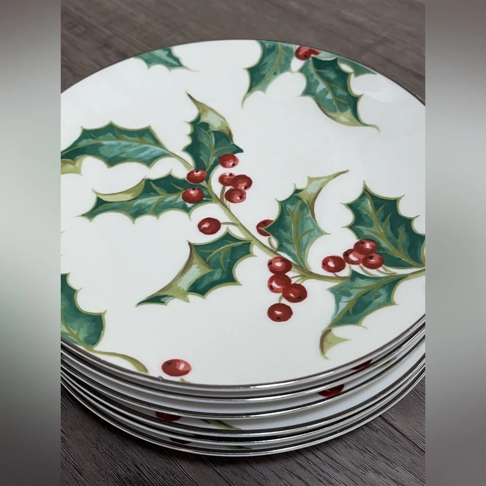 Restoration Hardware Set of 6 Lunch Plates EUC Christmas Holly Berry Desserts